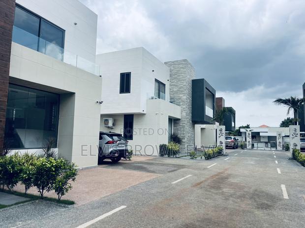 4bdrm Townhouse/Terrace in Nanajucntion, Ashaley Botwe for sale · Photo 4