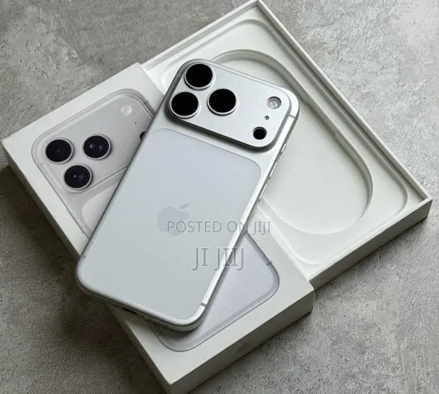 Apple iPhone 17 Pro Max 512 GB White · Photo 1