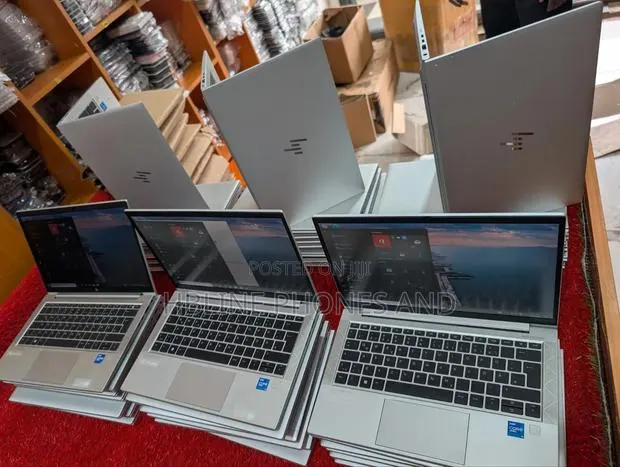 New Laptop HP EliteBook 830 G8 8GB Intel Core i5 SSD 256GB · Photo 1