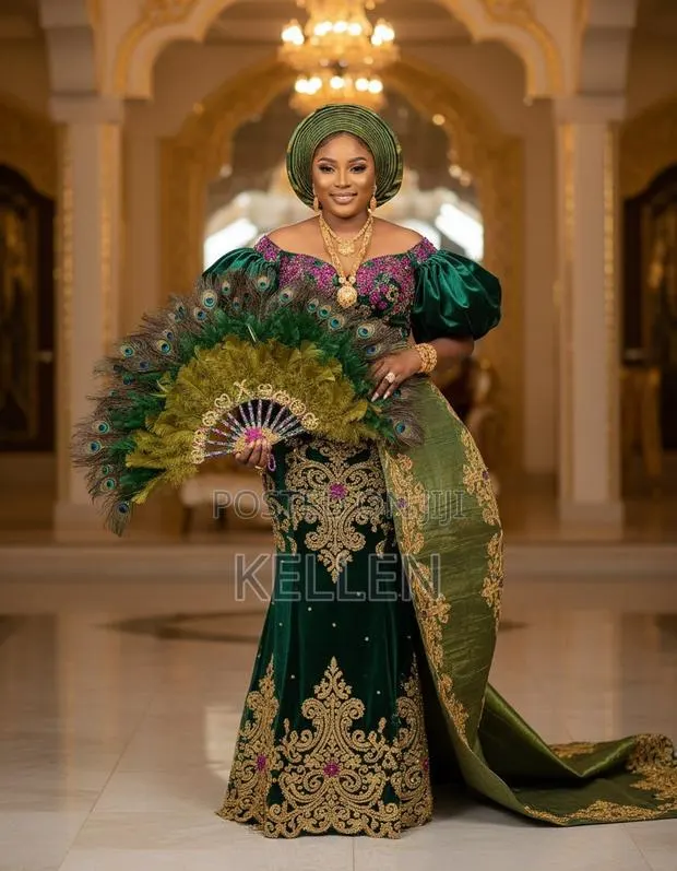 Ombré Emerald/Olive Green Peacock Tips Bridal Fan With Adinkra Symbols · Photo 1