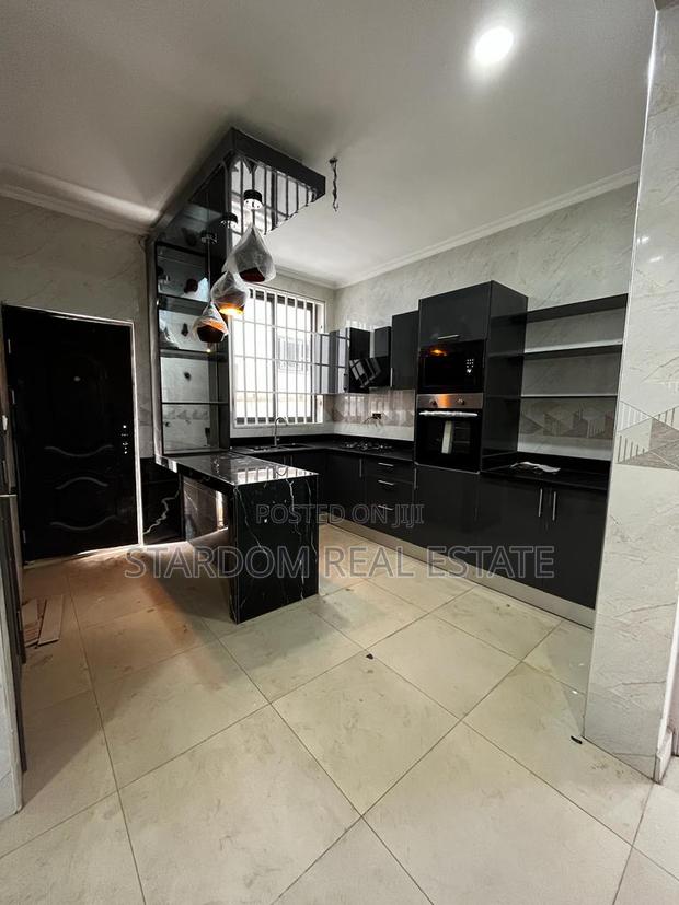 4bdrm Duplex in Spintex for sale · Photo 2