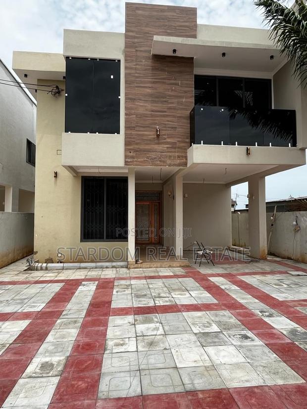 4bdrm Duplex in Spintex for sale · Photo 1