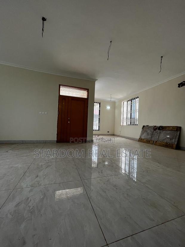 4bdrm Duplex in Spintex for sale · Photo 8