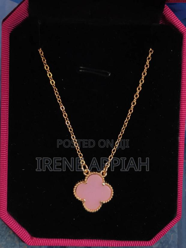 Van Cleef Necklaces · Photo 3