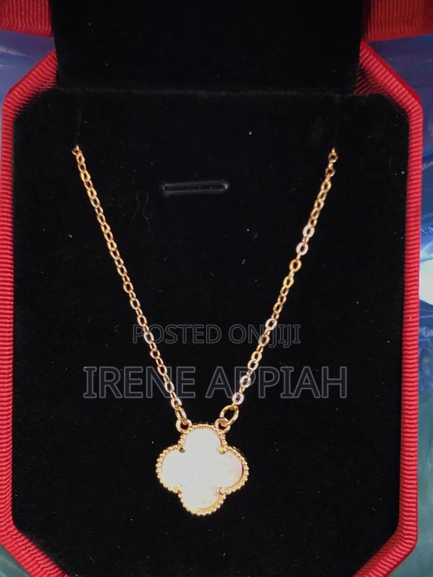 Van Cleef Necklaces · Photo 2