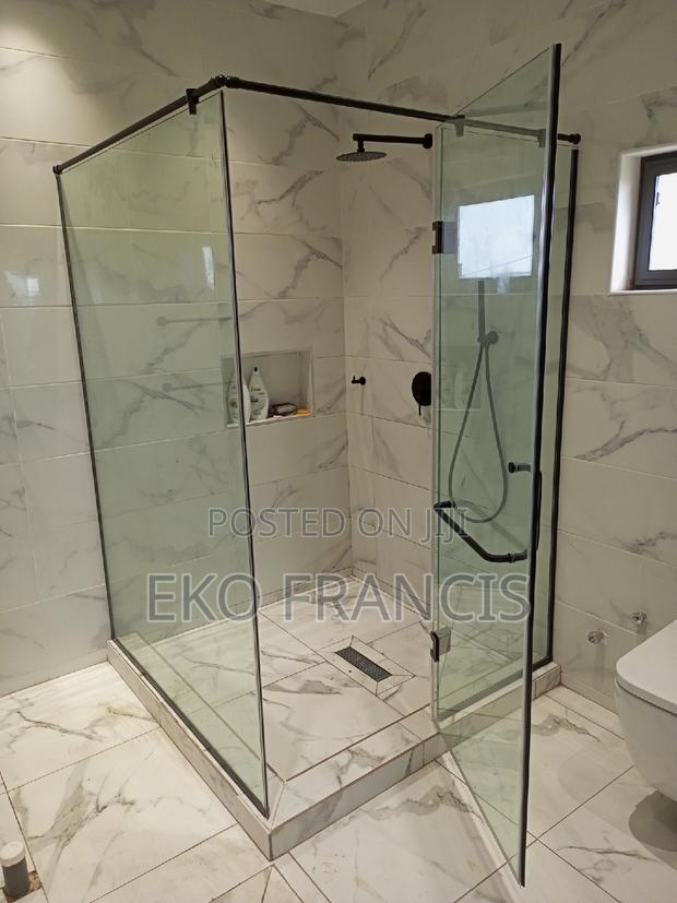 Cubic Shower Partition Glass · Photo 1