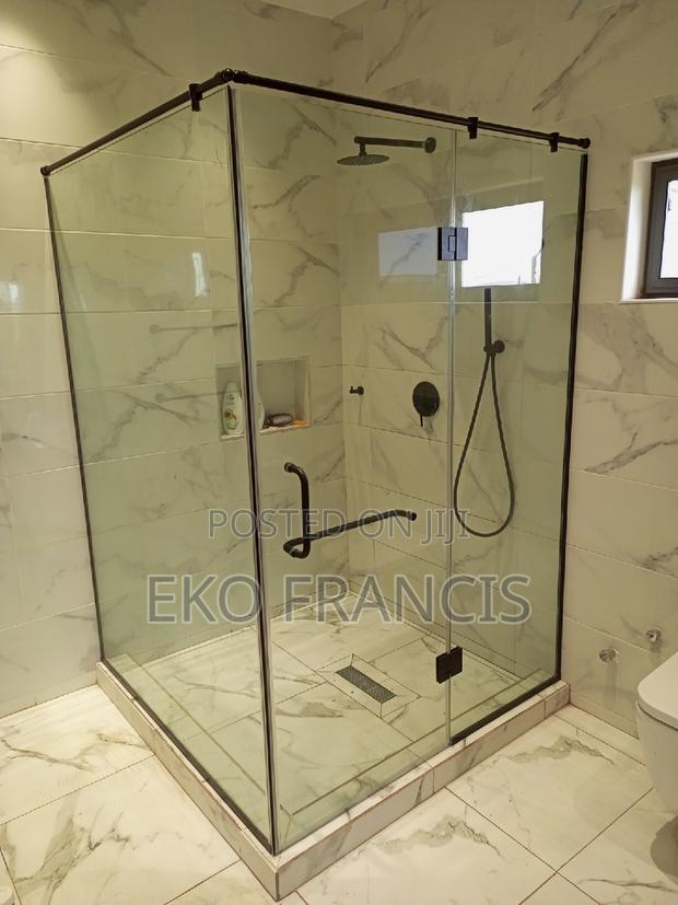 Cubic Shower Partition Glass · Photo 2