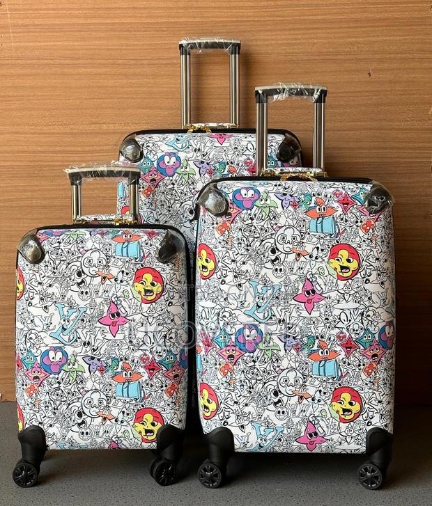 Durable Anti-Crack Suitcase Bags · Photo 6
