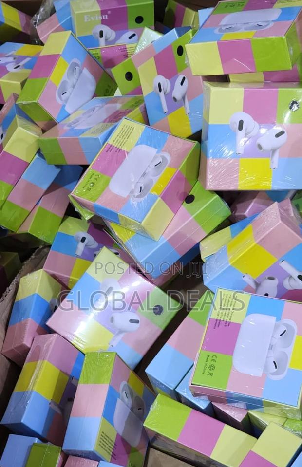 Apple and Android Airpods Pro · Photo 4
