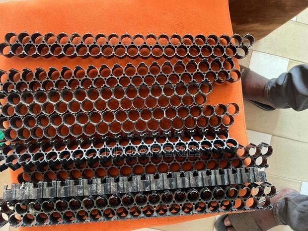 18650 Batteries Spacer Holders · Photo 1