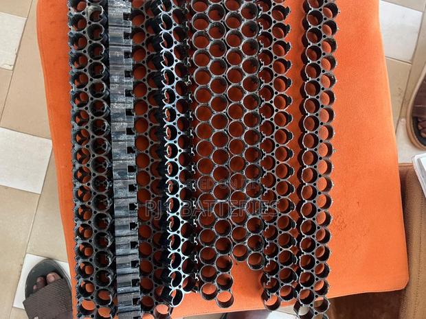18650 Batteries Spacer Holders · Photo 2