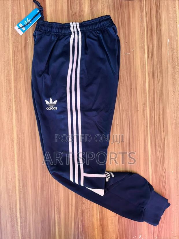 Adidas Joggers · Photo 2