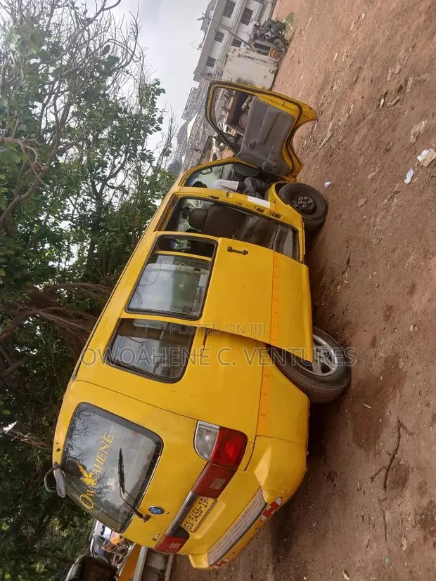 Kia Pregio 2000 Yellow · Photo 1