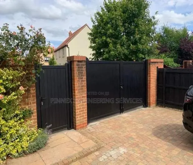 Door/ Black Gate/ Metal Gate /Entrance Gate · Photo 1