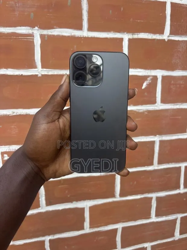 Apple iPhone 16 Pro Max 256 GB Black · Photo 1