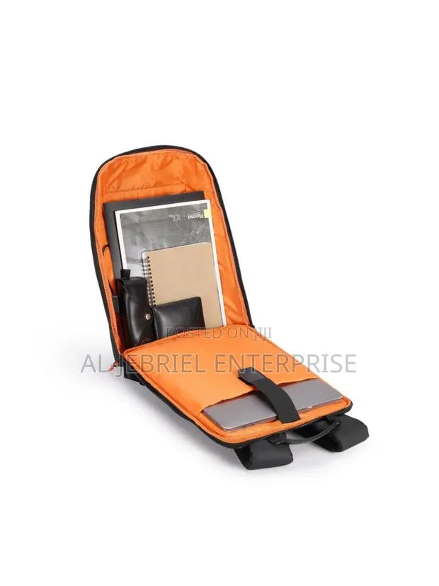 Porodo Gaming Water-Resistant PU Laptop Backpack+USB-C Port · Photo 2