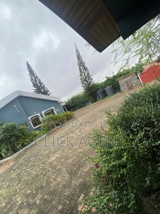 8bdrm House in East Legon for rent · Photo 1