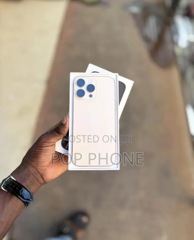 Apple iPhone 16 Pro Max 512 GB Gold · Photo 1