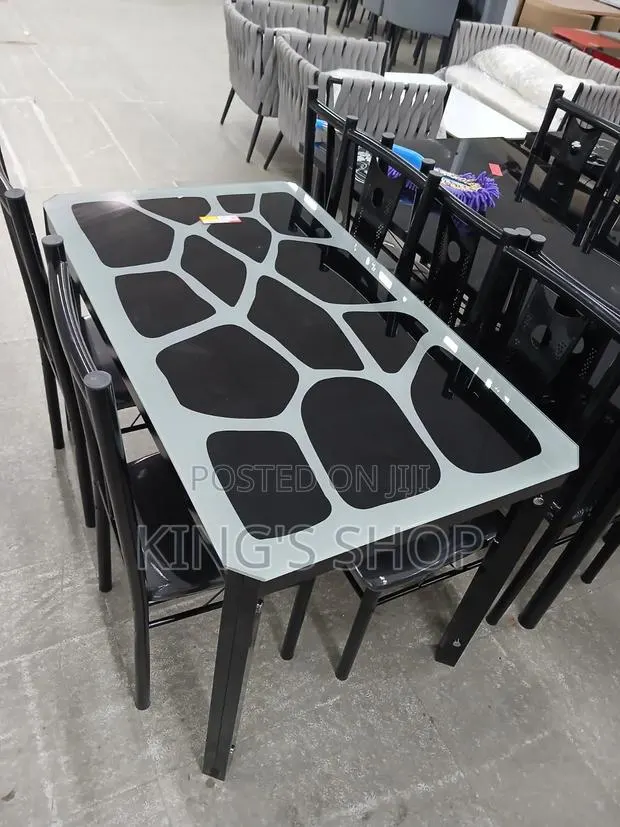 4 Chairs Dining Table · Photo 1