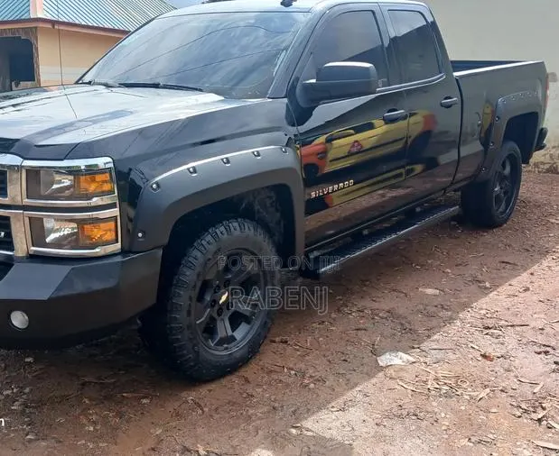 Strong Comfortable Pick Up Truck for Rent · Photo 1