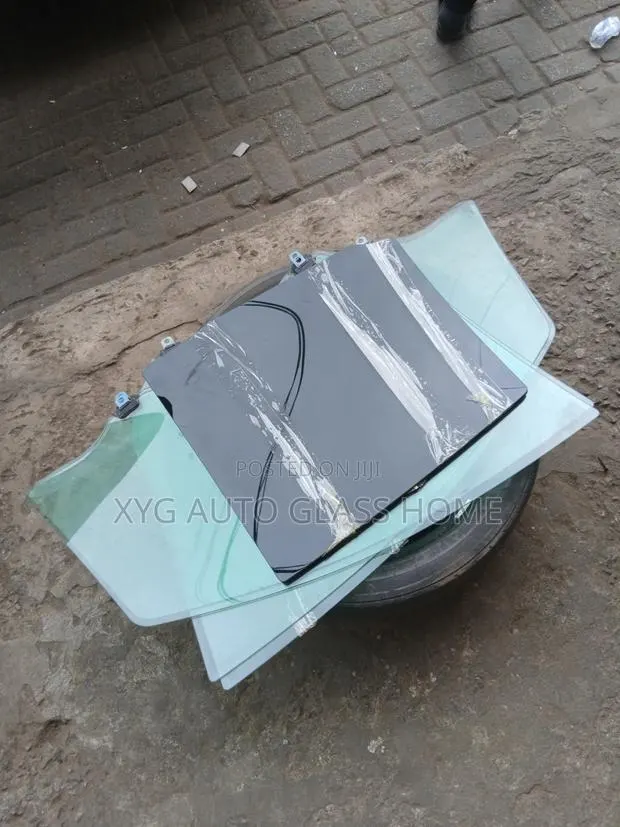 2023 CRV Front Door Glass and Rear/ Back Glasses · Photo 1