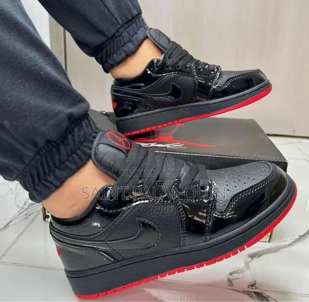 Air Jordan One Black Red Patent · Photo 1