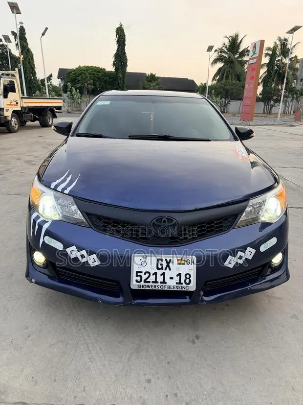 Toyota Camry 2014 Blue · Photo 1