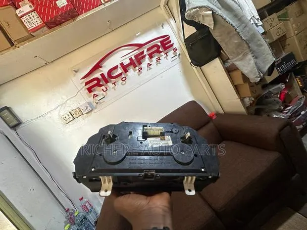 Nissan Versa Meterboard Meter Board · Photo 1