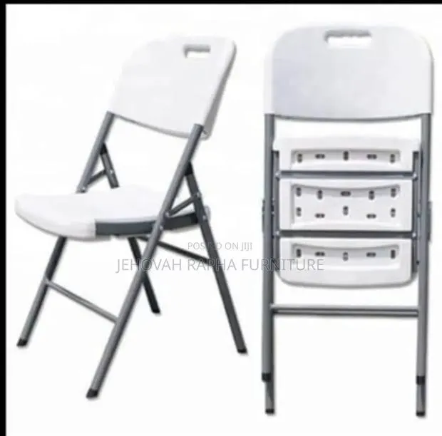 Foldable Chair With Metal Legs · Photo 1
