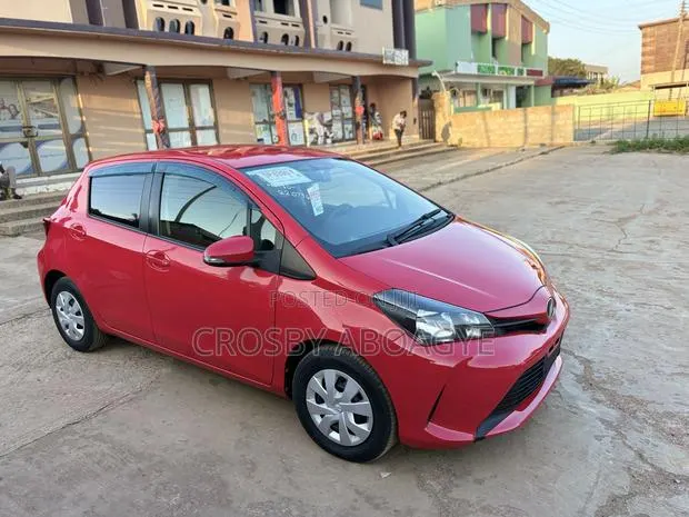Toyota Vitz 1.3 FWD 5dr 2016 Red · Photo 1