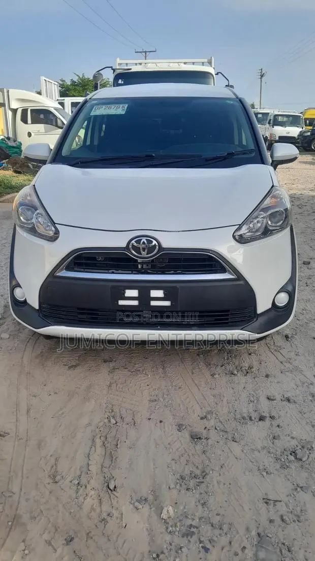 Toyota Sienta 2016 White · Photo 1