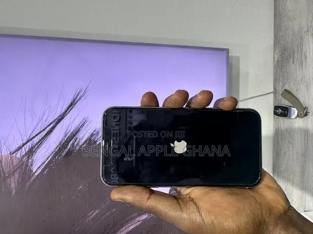 Apple iPhone 11 64 GB Purple · Photo 1