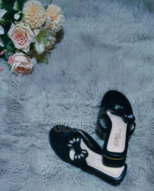 Low Block Heel Sandal · Photo 1