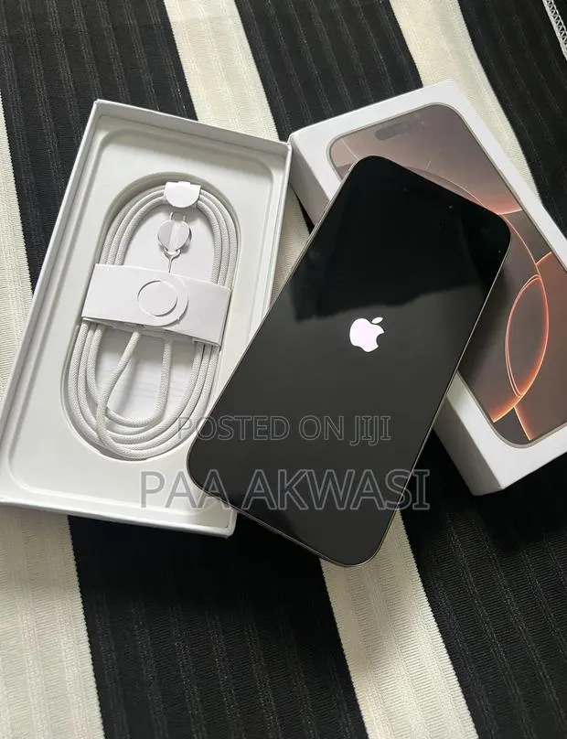 Apple iPhone 16 Pro Max 256 GB Gold · Photo 1