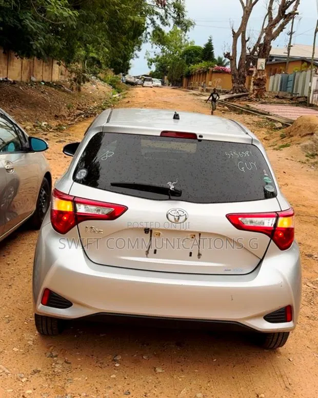 Toyota Vitz 1.3 FWD 5dr 2017 White · Photo 1