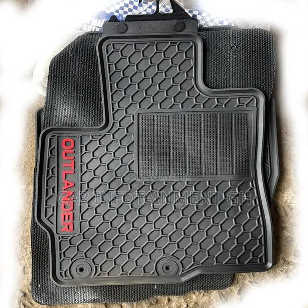 Floor Mats Mitsubishi Outlander Carpets Sets 2010 to 2022 · Photo 1