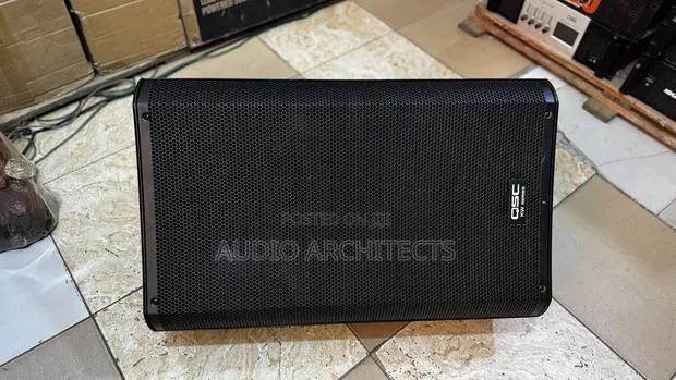 Active Stage Monitor QSC (15 Inches ) · Photo 1