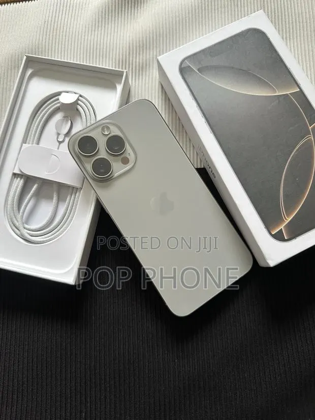 Apple iPhone 15 Pro Max 256 GB Silver · Photo 1