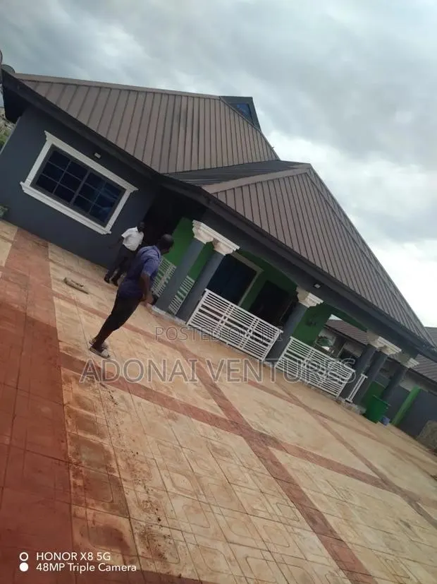 10bdrm House in Tech Anwomaso, Kumasi Metropolitan for sale · Photo 1