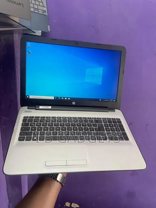 Laptop HP 255 G5 8GB AMD A6 HDD 500GB · Photo 1