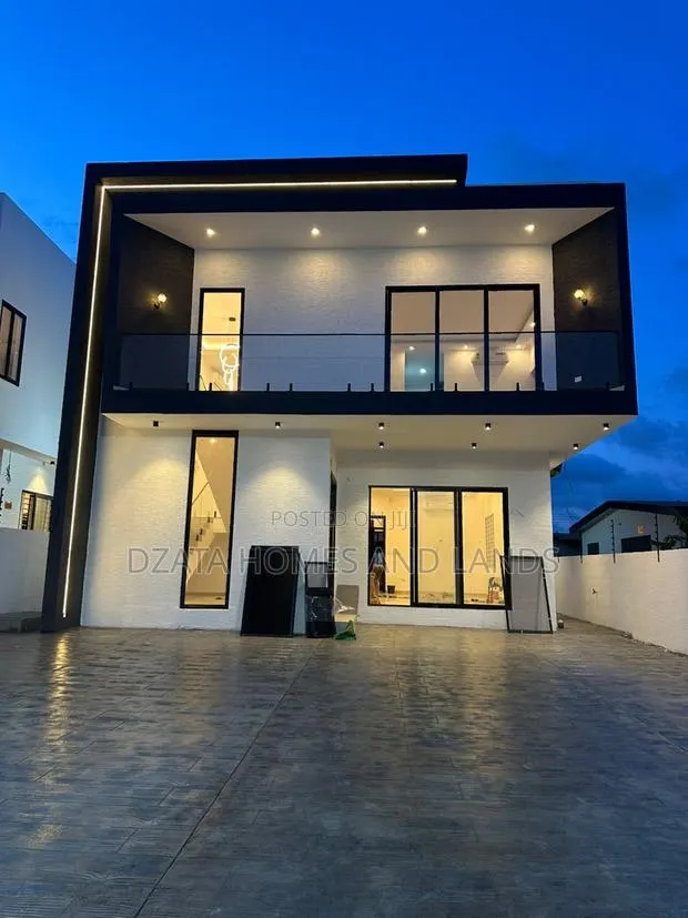 4bdrm Mansion in Sakumono, Spintex for sale · Photo 1