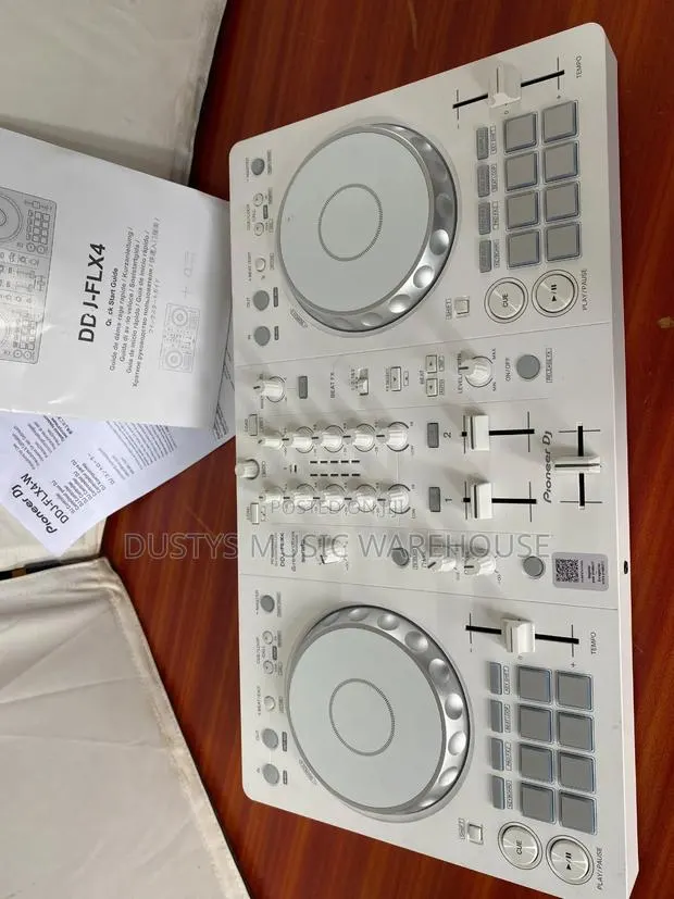 Pioneer DDJ Flx4 White Edition · Photo 1