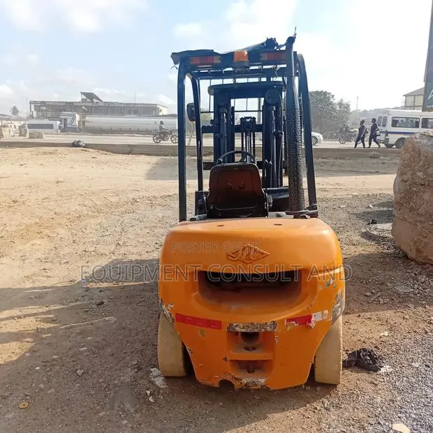3 Tone Forklift for Rent · Photo 1