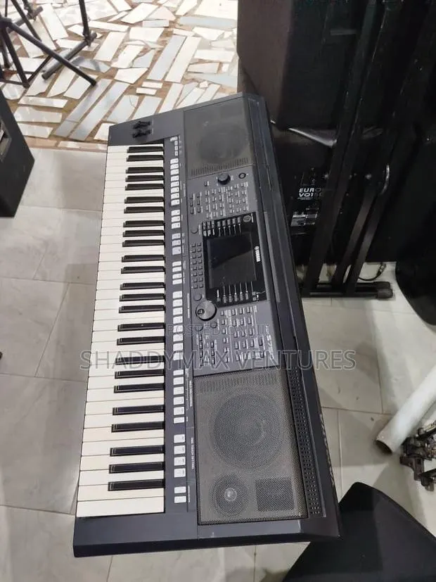 Yamaha PSR S750 Keyboard · Photo 1