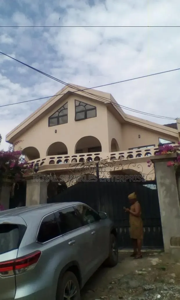 6bdrm House in Gbawe for rent · Photo 1