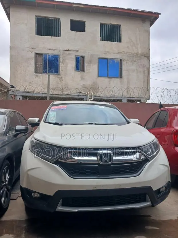 Honda CR-V 2018 White · Photo 1