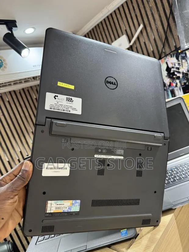 Laptop Dell Latitude 13 3340 8GB Intel Core i3 SSD 128GB · Photo 1