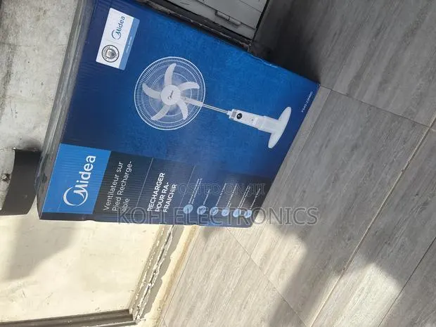 Adjustable Midea 18′′ Rechargeable Standing Fan Fs45-23mrd · Photo 1