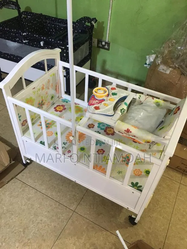 White Wooden Cot With Music · Photo 1