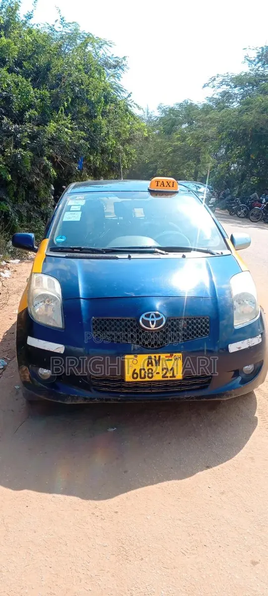 Toyota Yaris 2010 Blue · Photo 1